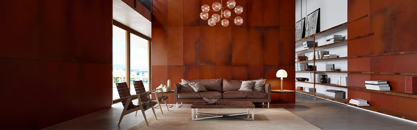 Habillage mural intérieur en acier Corten avec panneaux décoratifs pour un projet architectural contemporain au Maroc.