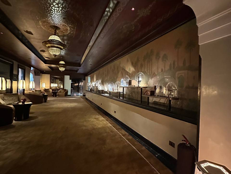 Aménagement intérieur de La Mamounia Marrakech avec mobilier et présentoirs décoratifs sur mesure