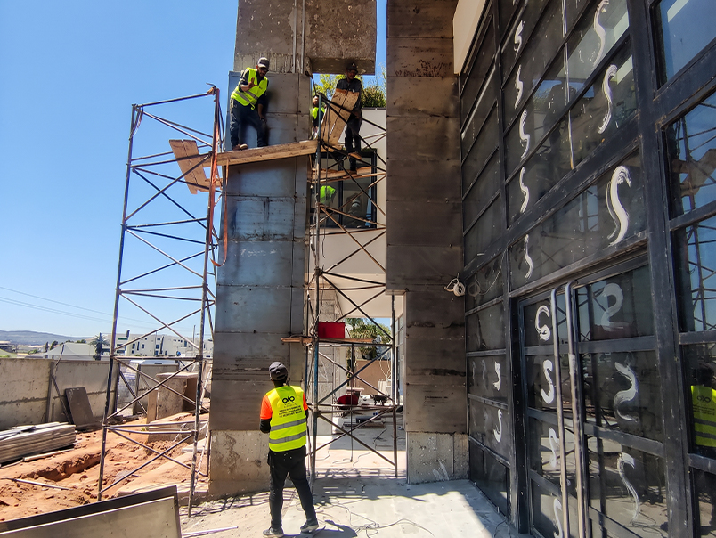 Détail architectural d’une façade contemporaine à Rabat