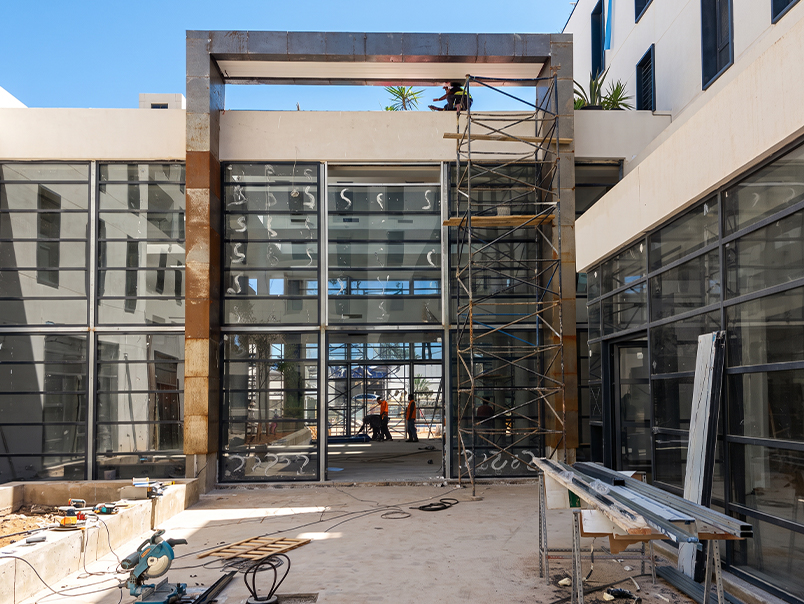 Structure de façade d’un bâtiment contemporain à Rabat