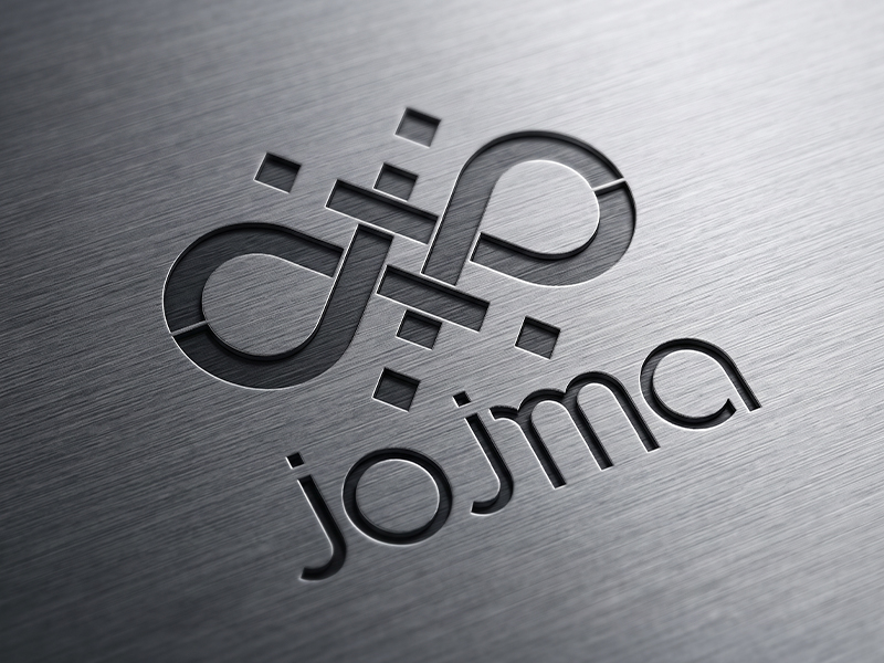Plaque en inox brossé avec logo JOJMA gravé dans la surface métallique