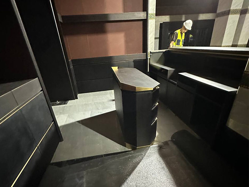 Installation de mobilier métallique sur mesure dans les espaces de La Mamounia Marrakech